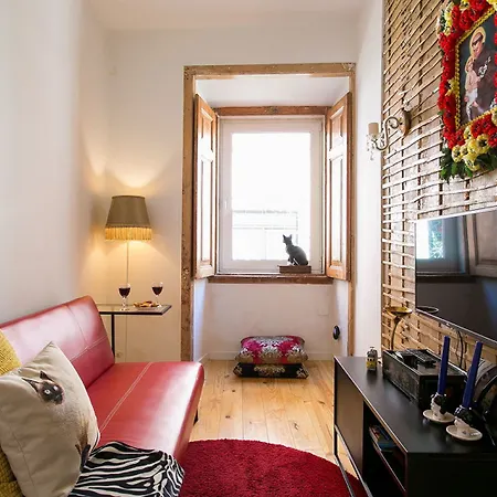 Joivy Inviting Flat Next To Bica Elevator * Lisboa