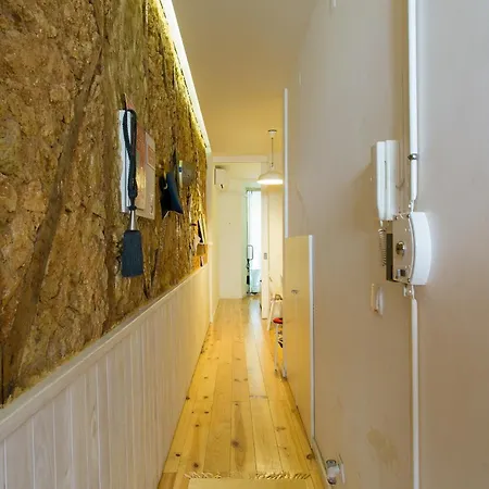 Joivy Inviting Flat Next To Bica Elevator * Lisboa