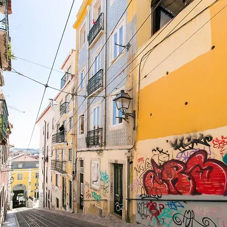 Joivy Inviting Flat Next To Bica Elevator * Lisboa