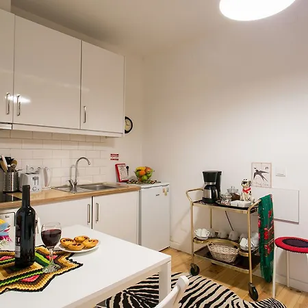Joivy Inviting Flat Next To Bica Elevator Лиссабон