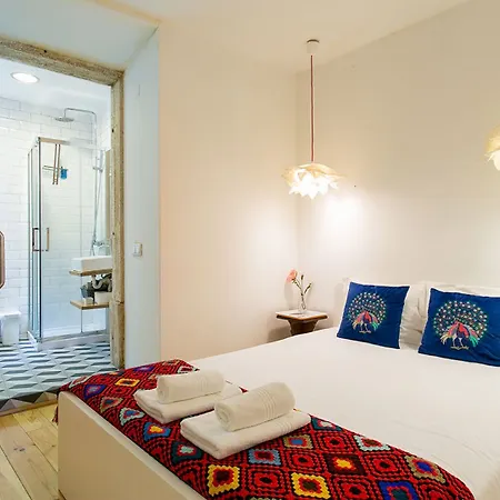 Joivy Inviting Flat Next To Bica Elevator Апартаменты Лиссабон