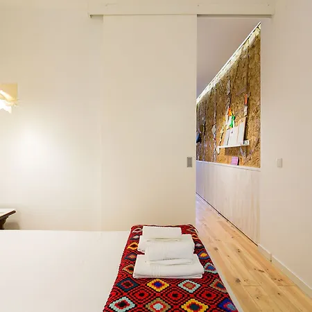 Joivy Inviting Flat Next To Bica Elevator Апартаменты *
