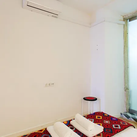 Joivy Inviting Flat Next To Bica Elevator *