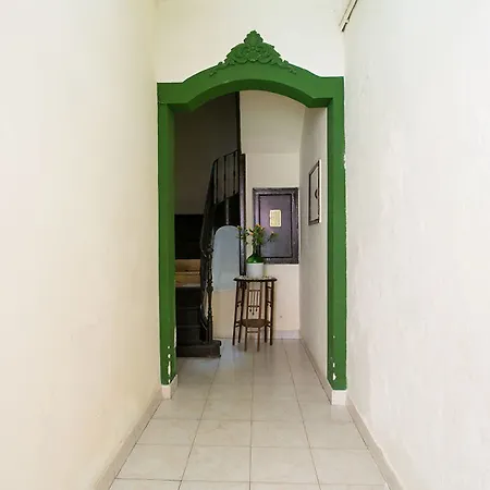 Апартаменты Joivy Inviting Flat Next To Bica Elevator